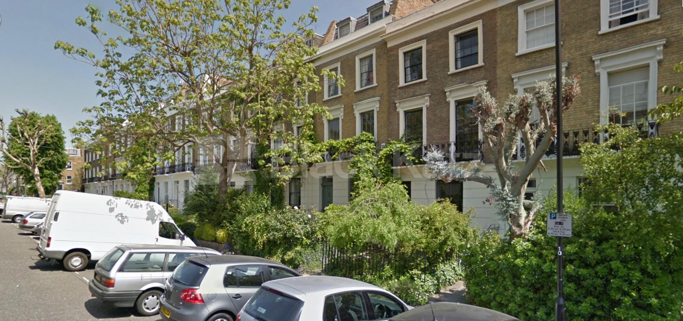 			Studio Apartment, 1 bath, 0 reception Flat			 Albert Street, Camden